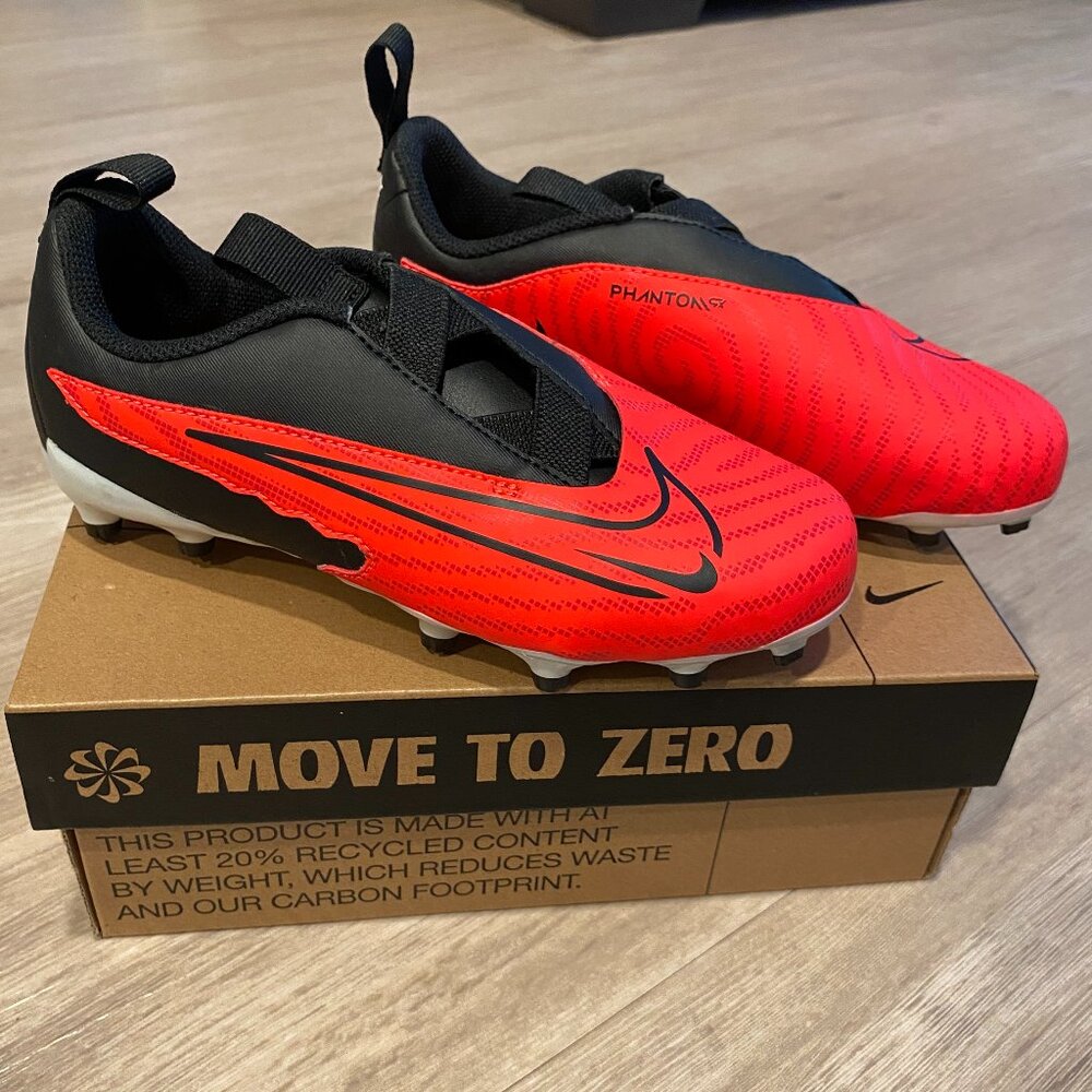 [SOLD] Nike JR Phantom fax Academy FG/MG Youth Soccer Cleats Red Black Size 2Y